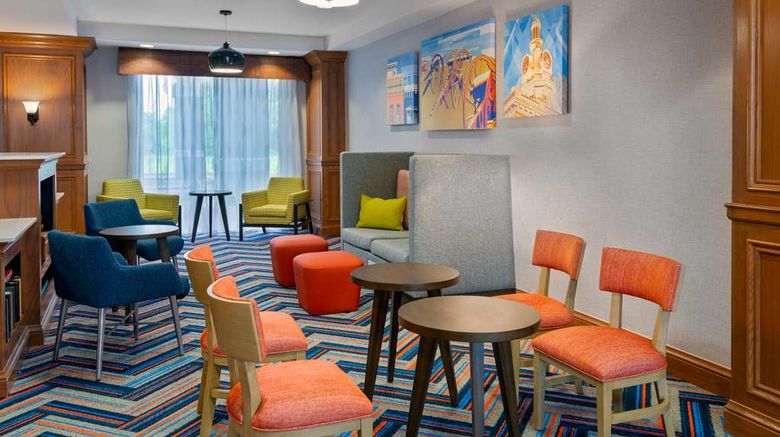<b>Hampton Inn & Suites Murfreesboro Lobby</b>. Images powered by <a href="https://iceportal.shijigroup.com/" title="IcePortal" target="_blank">IcePortal</a>.
