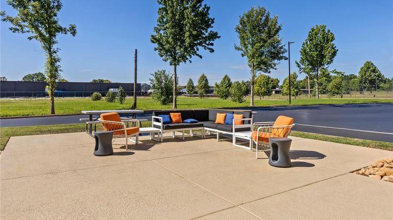 <b>Hampton Inn & Suites Murfreesboro Exterior</b>. Images powered by <a href="https://iceportal.shijigroup.com/" title="IcePortal" target="_blank">IcePortal</a>.