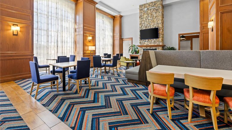 <b>Hampton Inn & Suites Murfreesboro Lobby</b>. Images powered by <a href="https://iceportal.shijigroup.com/" title="IcePortal" target="_blank">IcePortal</a>.
