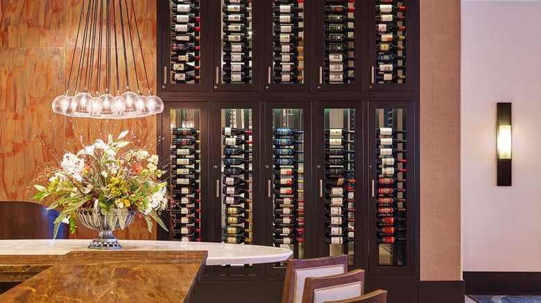 <b>Hilton Kansas City Airport Restaurant</b>. Images powered by <a href="https://iceportal.shijigroup.com/" title="IcePortal" target="_blank">IcePortal</a>.