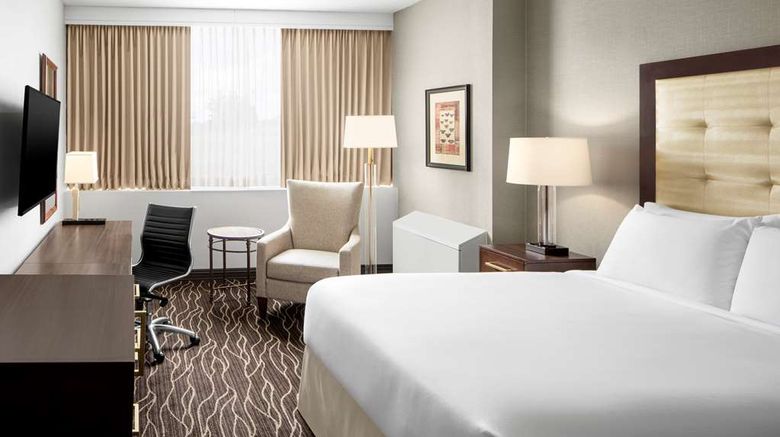 <b>Hilton Kansas City Airport Room</b>. Images powered by <a href="https://iceportal.shijigroup.com/" title="IcePortal" target="_blank">IcePortal</a>.