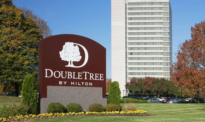 Doubletree Hotel Overland Park Exterior
