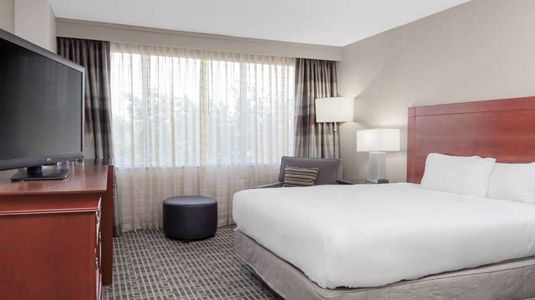 <b>Doubletree Hotel Overland Park Room</b>. Images powered by <a href="https://iceportal.shijigroup.com/" title="IcePortal" target="_blank">IcePortal</a>.