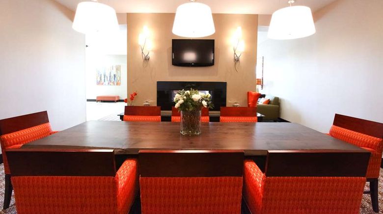 <b>Hilton Garden Inn Olathe Lobby</b>. Images powered by <a href="https://iceportal.shijigroup.com/" title="IcePortal" target="_blank">IcePortal</a>.