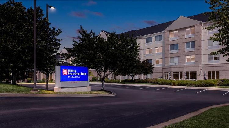 Hilton Garden Inn Overland Park Exterior
