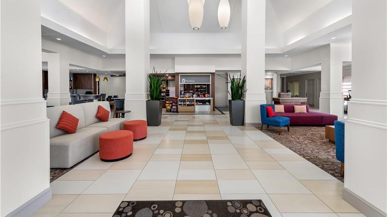 <b>Hilton Garden Inn Overland Park Lobby</b>. Images powered by <a href="https://iceportal.shijigroup.com/" title="IcePortal" target="_blank">IcePortal</a>.