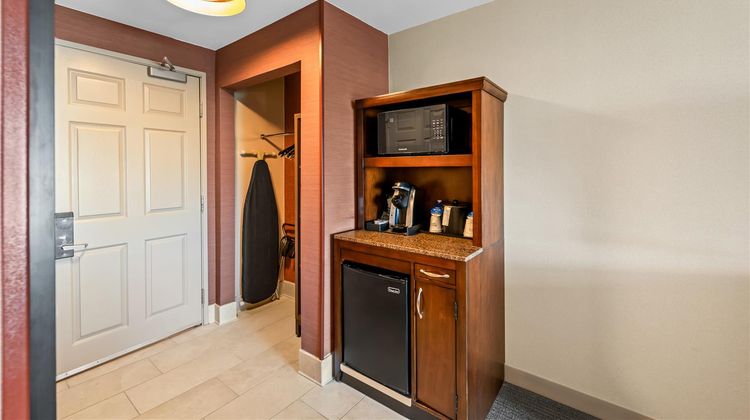 Hilton Garden Inn Overland Park Room