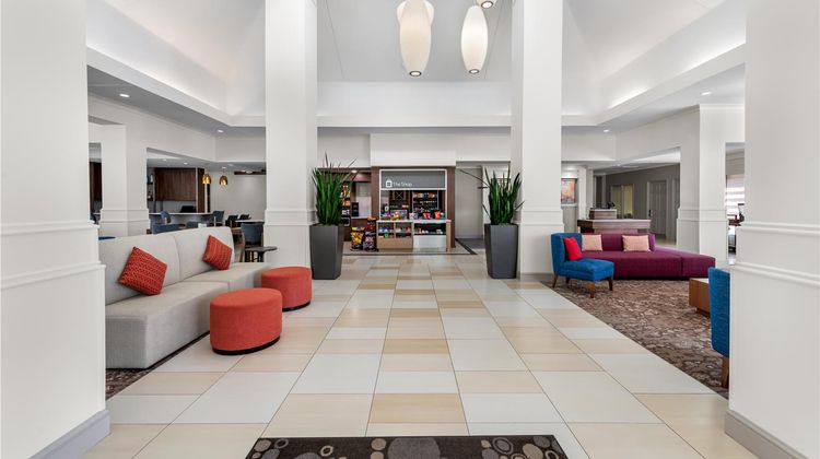 Hilton Garden Inn Overland Park Lobby