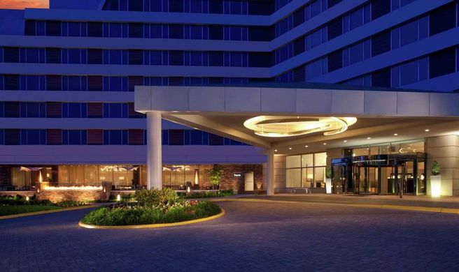 Hilton McLean Tysons Corner Exterior