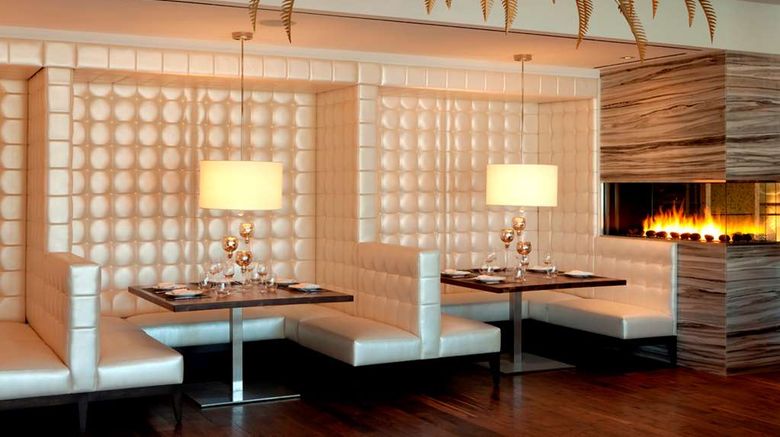 <b>Hilton McLean Tysons Corner Restaurant</b>. Images powered by <a href="https://iceportal.shijigroup.com/" title="IcePortal" target="_blank">IcePortal</a>.