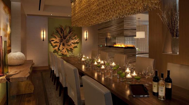 <b>Hilton McLean Tysons Corner Restaurant</b>. Images powered by <a href="https://iceportal.shijigroup.com/" title="IcePortal" target="_blank">IcePortal</a>.
