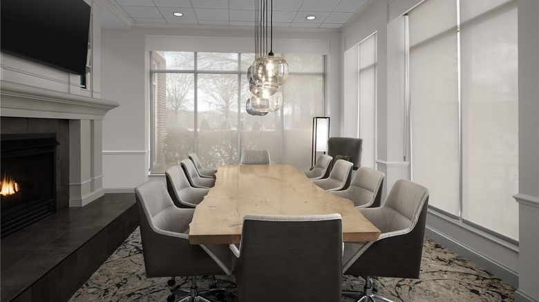 <b>Hilton Garden Inn Macon/Mercer Universit Lobby</b>. Images powered by <a href="https://iceportal.shijigroup.com/" title="IcePortal" target="_blank">IcePortal</a>.