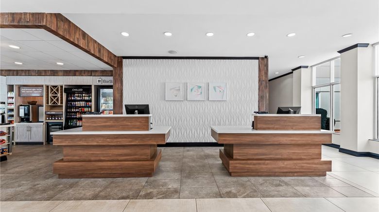 <b>Hilton Garden Inn Warner Robins Lobby</b>. Images powered by <a href="https://iceportal.shijigroup.com/" title="IcePortal" target="_blank">IcePortal</a>.