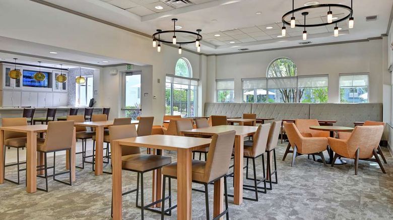 <b>Hilton Garden Inn Lake Buena Vista Lobby</b>. Images powered by <a href="https://iceportal.shijigroup.com/" title="IcePortal" target="_blank">IcePortal</a>.