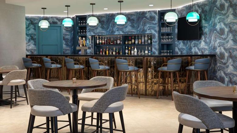 <b>DoubleTree Suites Orlando Disney Springs Lobby</b>. Images powered by <a href="https://iceportal.shijigroup.com/" title="IcePortal" target="_blank">IcePortal</a>.