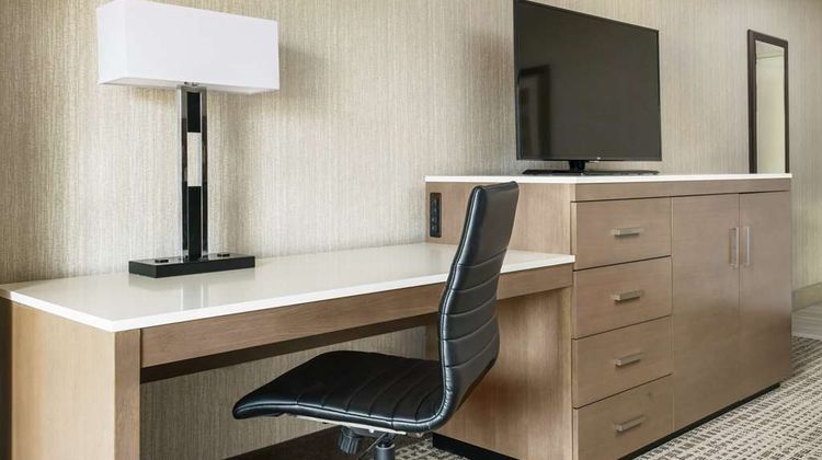 DoubleTree by Hilton Orlando Airport Room
