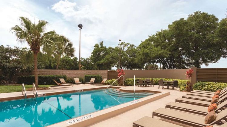 Embassy Suites Intl Drive ICON Park Pool