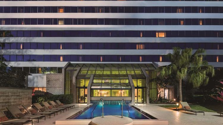 Embassy Suites Intl Drive ICON Park Pool