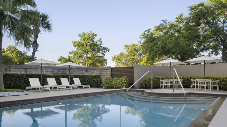 Embassy Suites Intl Drive ICON Park Pool