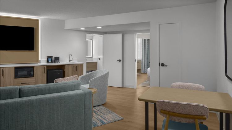 Embassy Suites Intl Drive ICON Park Room