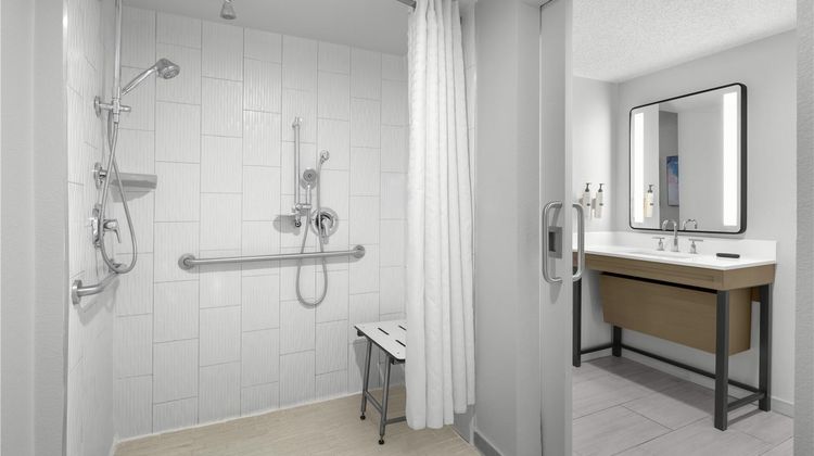 Embassy Suites Intl Drive ICON Park Room