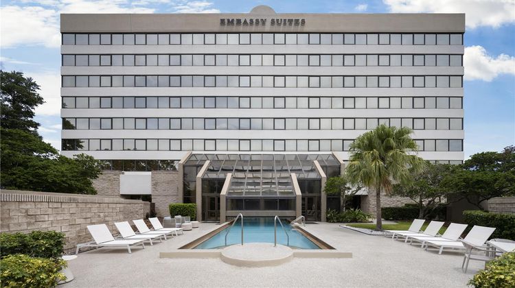 Embassy Suites Intl Drive ICON Park Pool