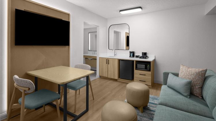 Embassy Suites Intl Drive ICON Park Room