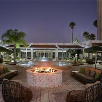 Doubletree by Hilton-Universal Entrance
