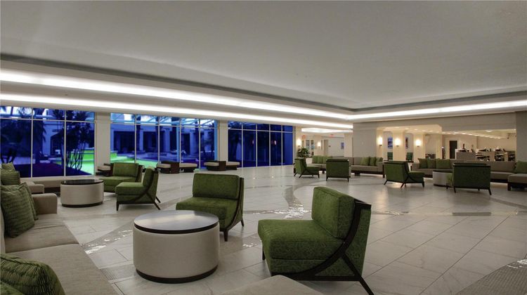 Doubletree by Hilton-Universal Entrance Lobby