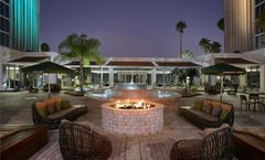 Doubletree by Hilton-Universal Entrance