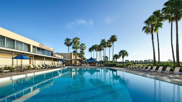 Doubletree by Hilton-Universal Entrance Pool
