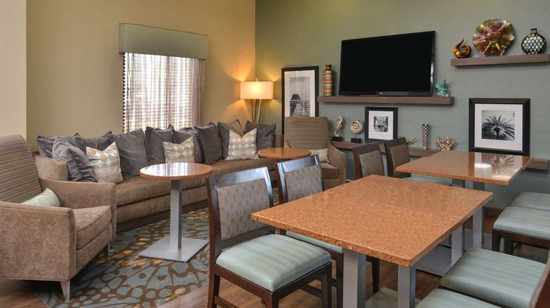 <b>Hampton Inn closest to Universal Orlando Restaurant</b>. Images powered by <a href="https://iceportal.shijigroup.com/" title="IcePortal" target="_blank">IcePortal</a>.