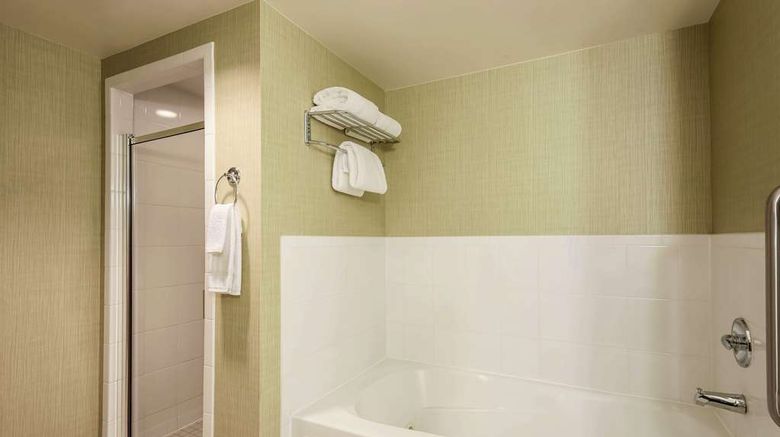 <b>Hilton Garden Inn Chicago/Midway Airport Room</b>. Images powered by <a href="https://iceportal.shijigroup.com/" title="IcePortal" target="_blank">IcePortal</a>.
