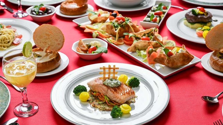 <b>Madinah Hilton Restaurant</b>. Images powered by <a href="https://iceportal.shijigroup.com/" title="IcePortal" target="_blank">IcePortal</a>.