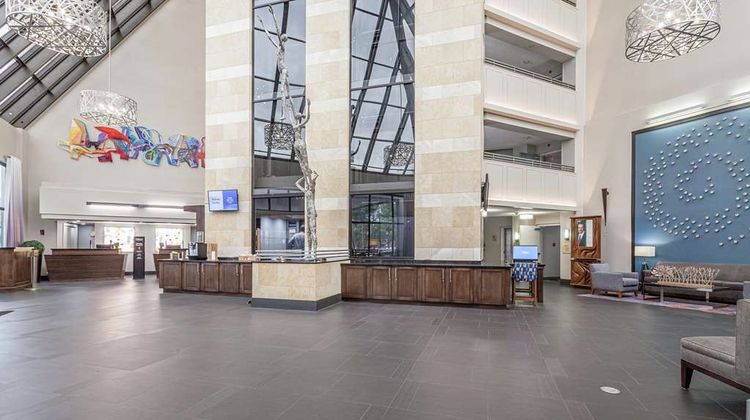 DoubleTree by Hilton Hotel Memphis Lobby