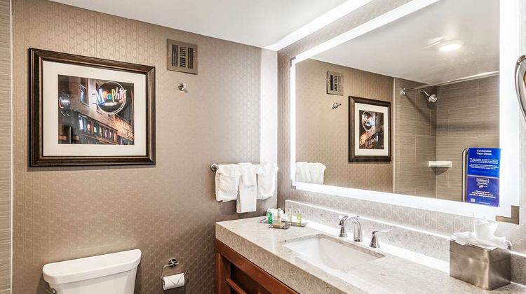DoubleTree by Hilton Hotel Memphis Room