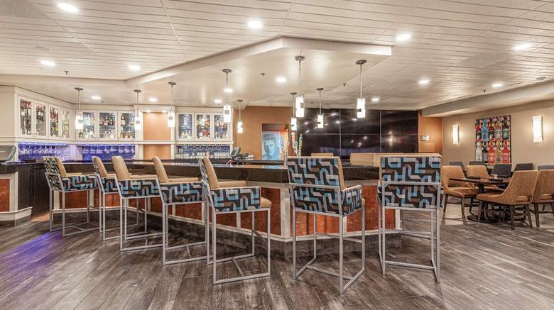 <b>DoubleTree by Hilton Hotel Memphis Restaurant</b>. Images powered by <a href="https://iceportal.shijigroup.com/" title="IcePortal" target="_blank">IcePortal</a>.