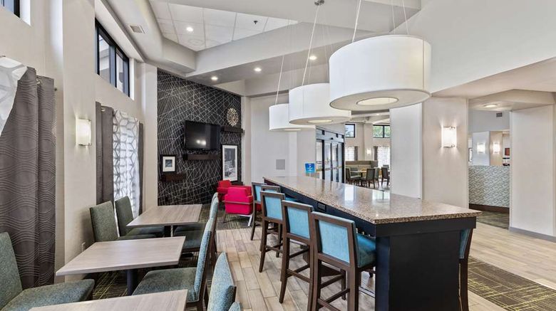 <b>Hampton Inn & Suites Memphis-Galleria Lobby</b>. Images powered by <a href="https://iceportal.shijigroup.com/" title="IcePortal" target="_blank">IcePortal</a>.