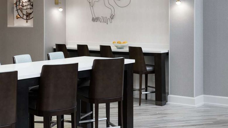 <b>Hampton Inn & Suites Memphis-Beale Stree Lobby</b>. Images powered by <a href="https://iceportal.shijigroup.com/" title="IcePortal" target="_blank">IcePortal</a>.