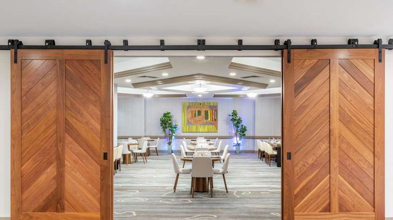 <b>Hilton Memphis Restaurant</b>. Images powered by <a href="https://iceportal.shijigroup.com/" title="IcePortal" target="_blank">IcePortal</a>.