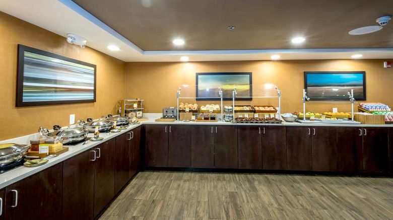 <b>Doubletree by Hilton Montgomery Downtown Restaurant</b>. Images powered by <a href="https://iceportal.shijigroup.com/" title="IcePortal" target="_blank">IcePortal</a>.