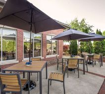 Hilton Garden Inn Manchester Downtown Exterior