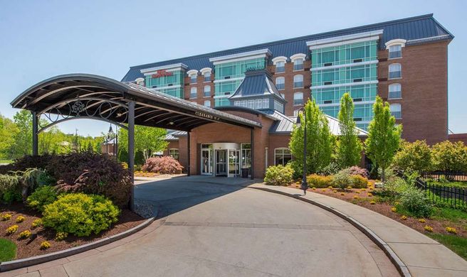 Hilton Garden Inn Manchester Downtown Exterior