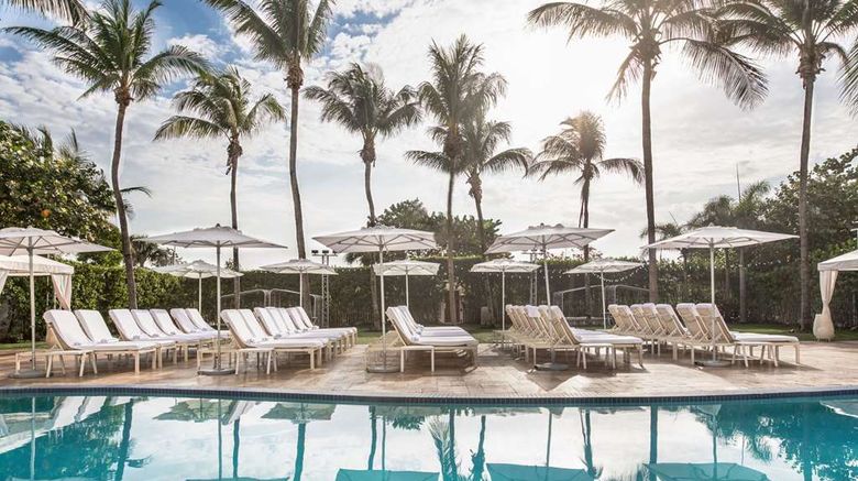 <b>Hilton Bentley Miami South Beach Pool</b>. Images powered by <a href="https://iceportal.shijigroup.com/" title="IcePortal" target="_blank">IcePortal</a>.