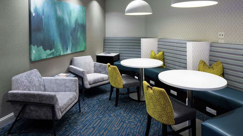 <b>Hampton Inn & Suites Miami-Doral Lobby</b>. Images powered by <a href="https://iceportal.shijigroup.com/" title="IcePortal" target="_blank">IcePortal</a>.