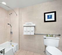 Doubletree Miami Airport Convention Ctr Room