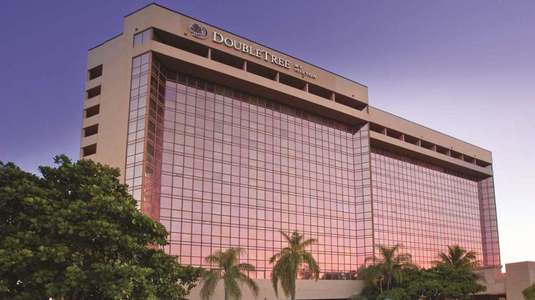 Doubletree Miami Airport Convention Ctr Pool