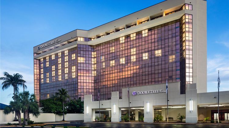 Doubletree Miami Airport Convention Ctr Exterior