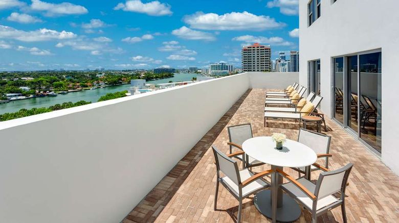 <b>Hilton Cabana Miami Beach Room</b>. Images powered by <a href="https://iceportal.shijigroup.com/" title="IcePortal" target="_blank">IcePortal</a>.