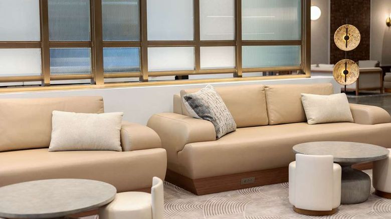 <b>Hilton Cabana Miami Beach Lobby</b>. Images powered by <a href="https://iceportal.shijigroup.com/" title="IcePortal" target="_blank">IcePortal</a>.